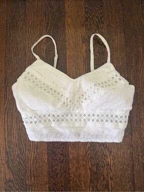 Khol’s White Lace Cropped Tank Top